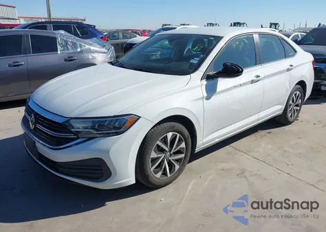 2024 Volkswagen Jetta 1.5T S z USA, uszkodzony, nr VIN 3VW5M7BU9RM004493